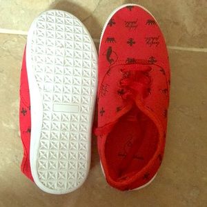 Walmart brand red shoes